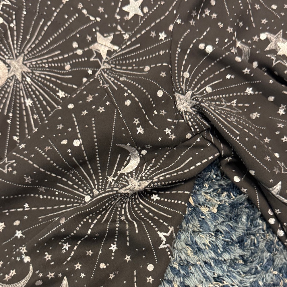 NEW Torrid Black and Silver star chiffon tunic roll-tab blouse size 1X(14-16) - Picture 9 of 14